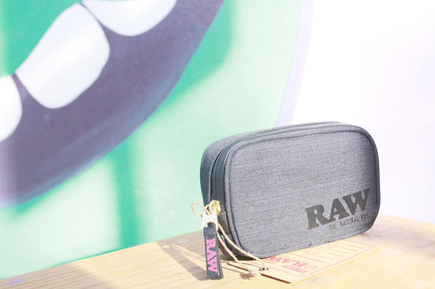 RAW Smell Proof Smokers Pouch V2